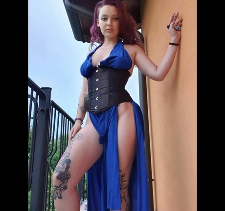 Nacktes geleaktes OnlyFans-Foto von Overdose Weed