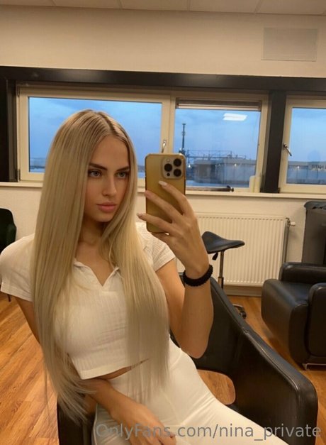 Nacktes geleaktes OnlyFans-Foto von Ninaprivate