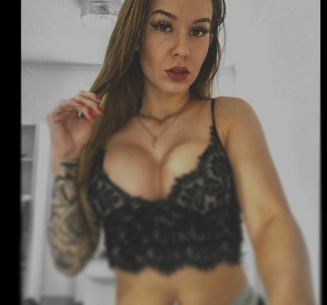 Nacktes geleaktes OnlyFans-Foto von Jenniferszmsi