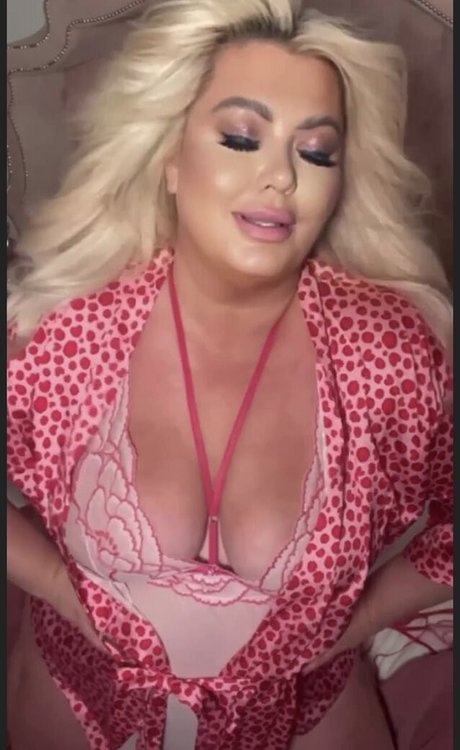 Nacktes geleaktes OnlyFans-Foto von Gemma Collins