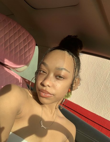Nacktes geleaktes OnlyFans-Foto von Chynaunique