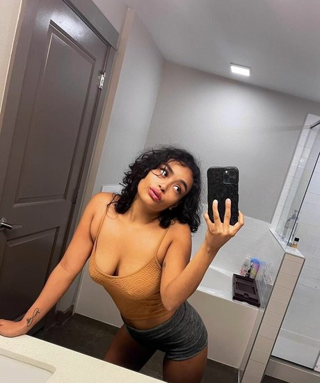 Nacktes geleaktes OnlyFans-Foto von Yourblasianbaby