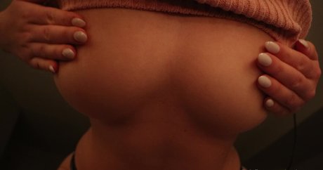 Nacktes geleaktes OnlyFans-Foto von Maimy Asmr