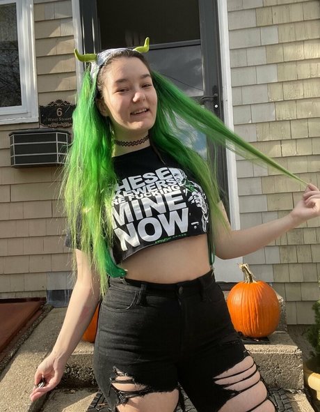 Nacktes geleaktes OnlyFans-Foto von Pixxxiebelle