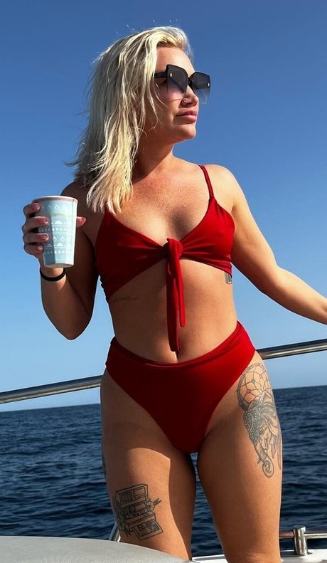 Nacktes geleaktes OnlyFans-Foto von Holliejay Bowes
