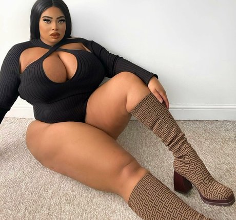 Nacktes geleaktes OnlyFans-Foto von Yathbeauty