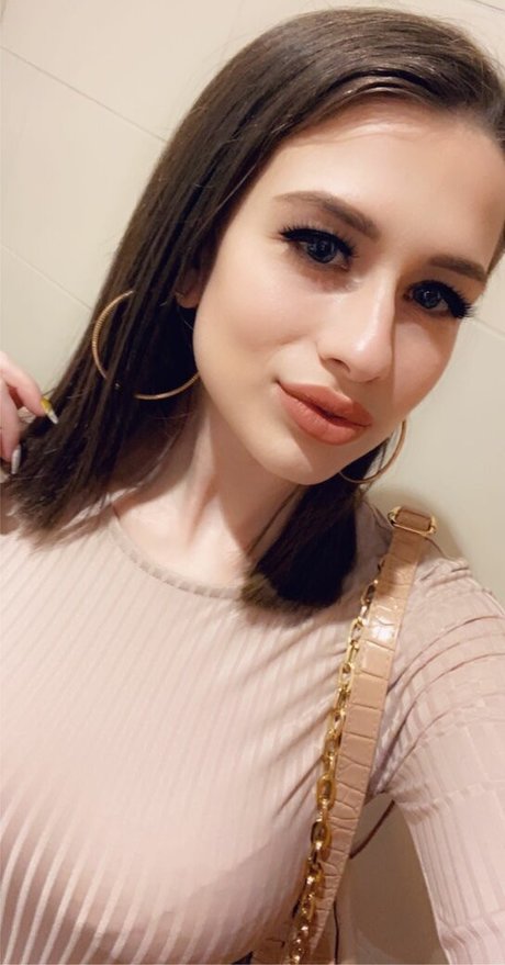 Chloe Carter