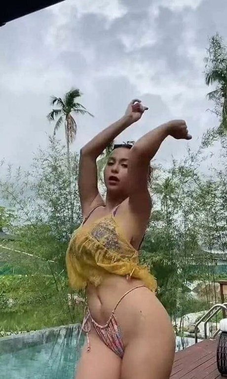 Nacktes geleaktes OnlyFans-Foto von Yassi Pressman