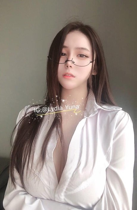 Nacktes geleaktes OnlyFans-Foto von Lydia Yuna