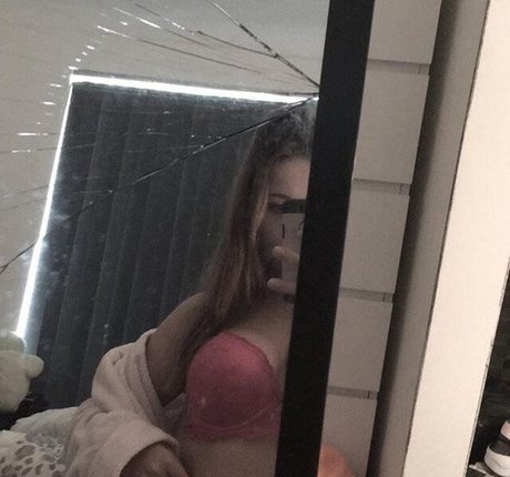 Nacktes geleaktes OnlyFans-Foto von Glitterxkittenx