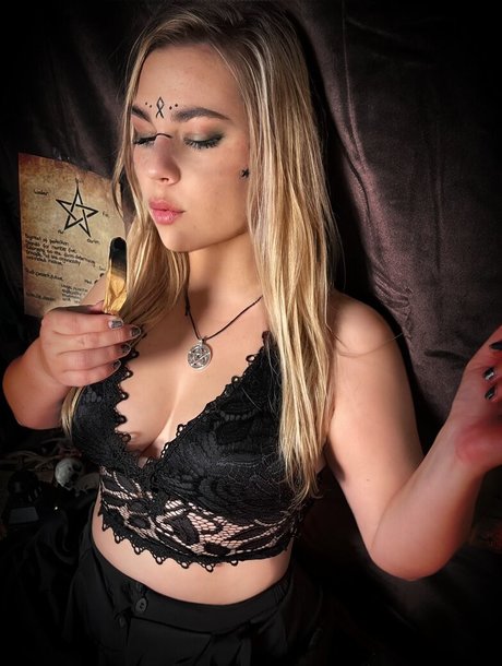 Nacktes geleaktes OnlyFans-Foto von Emmadizzy