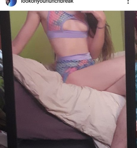 Nacktes geleaktes OnlyFans-Foto von Lookonyourlunchbreak
