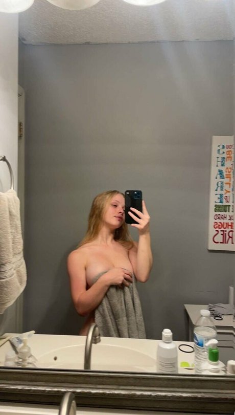 Nacktes geleaktes OnlyFans-Foto von Thekylieshay