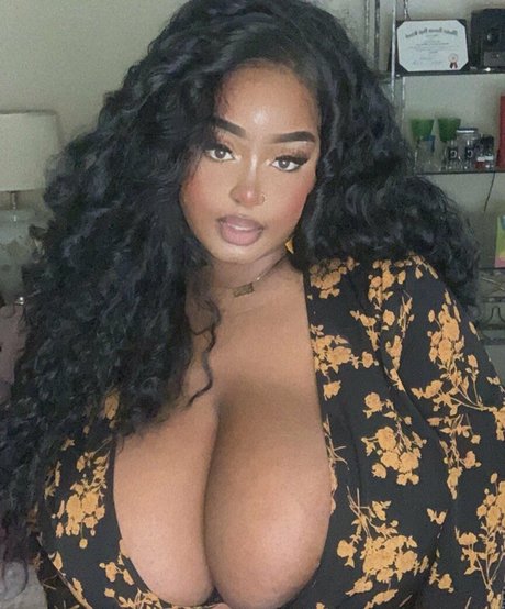 Nacktes geleaktes OnlyFans-Foto von Milkmami89