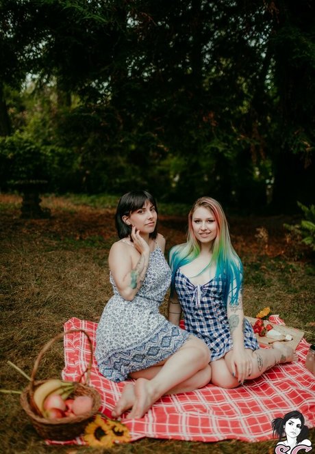 Nacktes geleaktes OnlyFans-Foto von Rainn Suicide