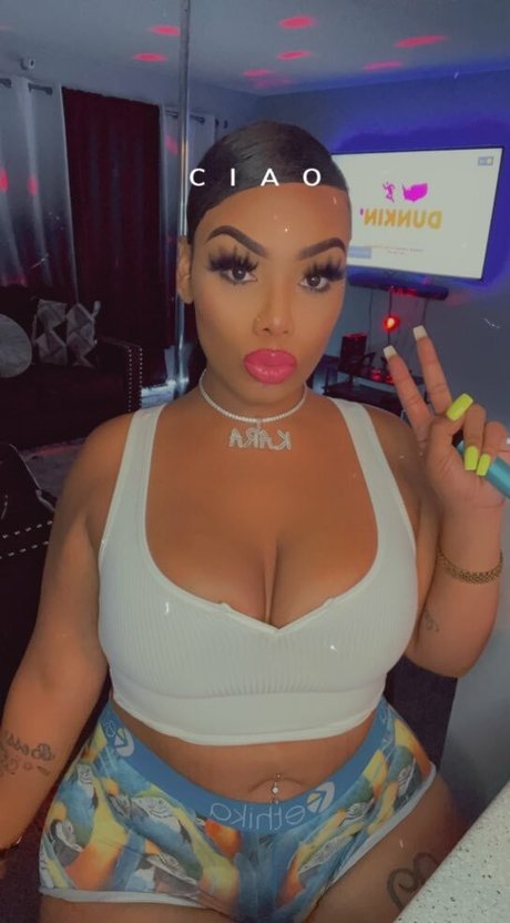 Nacktes geleaktes OnlyFans-Foto von Karab2wett