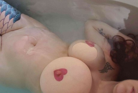 Nacktes geleaktes OnlyFans-Foto von Mermaid Lunette