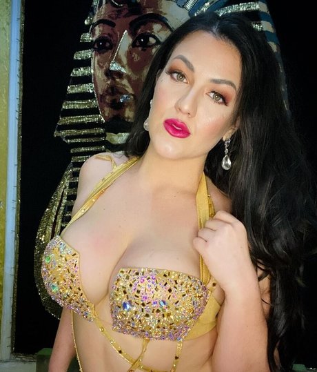 Nacktes geleaktes OnlyFans-Foto von Luxie Zahra