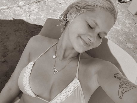 Nacktes geleaktes OnlyFans-Foto von Nikaromm