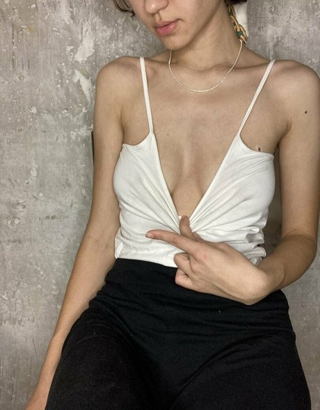 Nacktes geleaktes OnlyFans-Foto von Adorable Dina