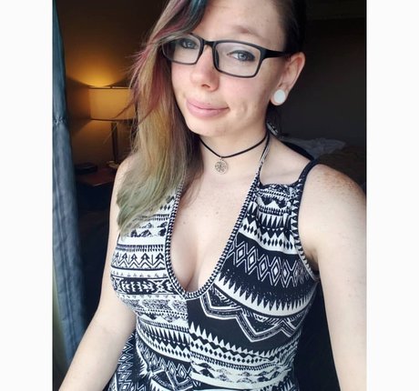 Nacktes geleaktes OnlyFans-Foto von Gabby Swears