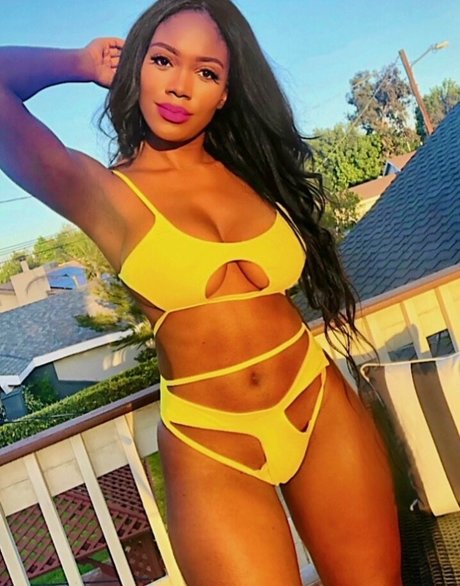 Nacktes geleaktes OnlyFans-Foto von Angela Henderson