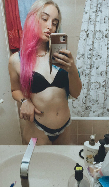 Nacktes geleaktes OnlyFans-Foto von Nicoleedlind