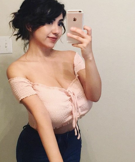 Nacktes geleaktes OnlyFans-Foto von Alexandra Nicole
