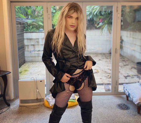 Nacktes geleaktes OnlyFans-Foto von Kitty Devine