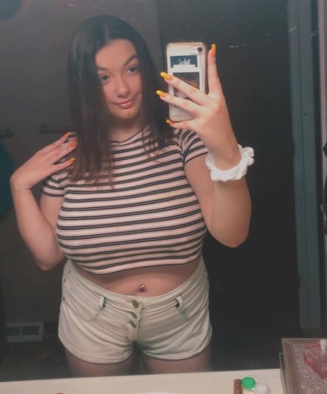 Nacktes geleaktes OnlyFans-Foto von Shayla Ceccardi