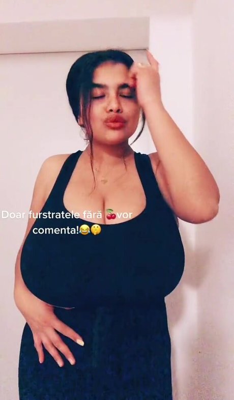 Nacktes geleaktes OnlyFans-Foto von Melannia