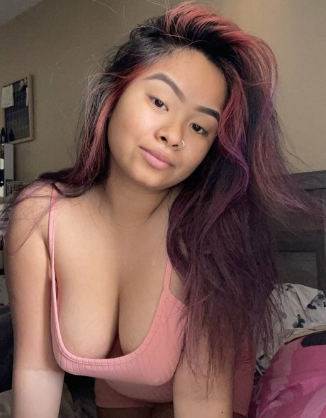 Nacktes geleaktes OnlyFans-Foto von Ellyylovess