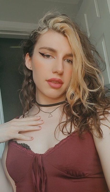 Nacktes geleaktes OnlyFans-Foto von Izzy Winterz