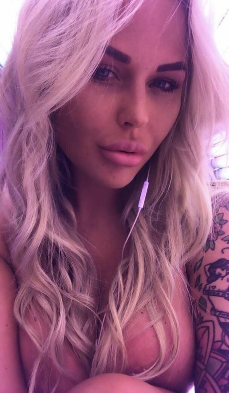 Nacktes geleaktes OnlyFans-Foto von Yana Daems