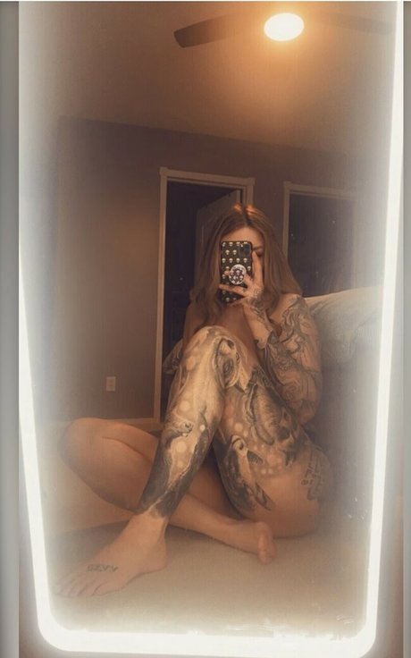 Nacktes geleaktes OnlyFans-Foto von Haley Elk