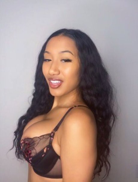 Nacktes geleaktes OnlyFans-Foto von Drew Valentina
