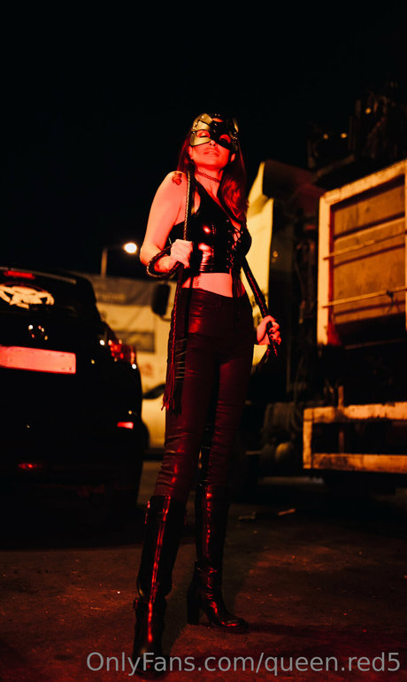 Queen Red
