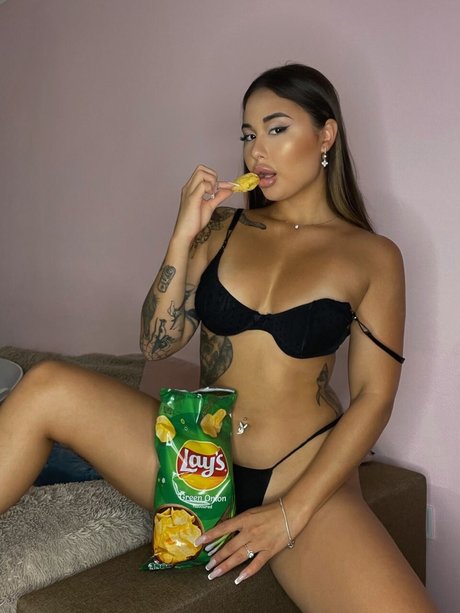 Nacktes geleaktes OnlyFans-Foto von Bonnie Humps