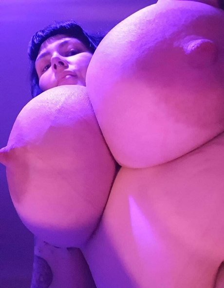 Nacktes geleaktes OnlyFans-Foto von Gigiouija