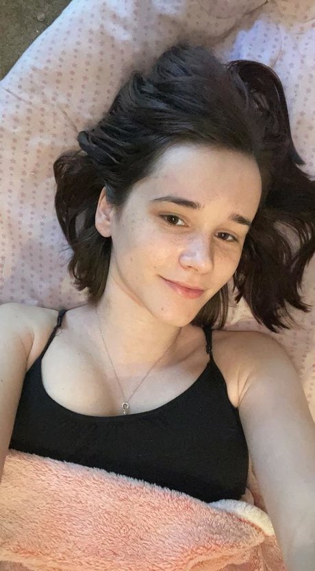 Nacktes geleaktes OnlyFans-Foto von Janiveve
