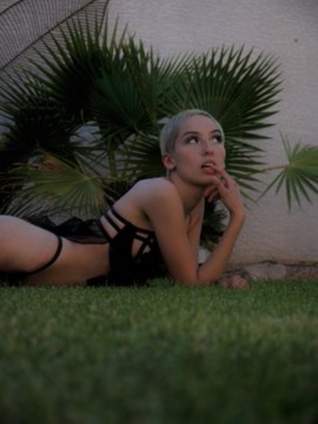 Nacktes geleaktes OnlyFans-Foto von Lego Lass