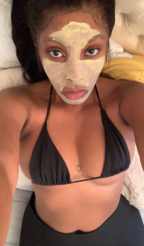 Nacktes geleaktes OnlyFans-Foto von Sobomb