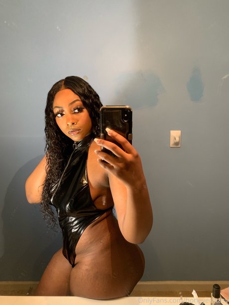 Nacktes geleaktes OnlyFans-Foto von Honey Ectasy