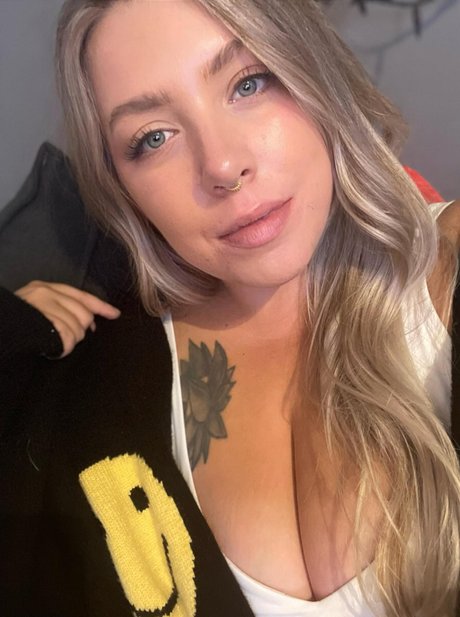 Nacktes geleaktes OnlyFans-Foto von Cuteandspooky