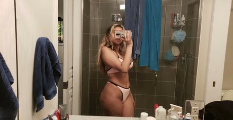 Nacktes geleaktes OnlyFans-Foto von Karishma