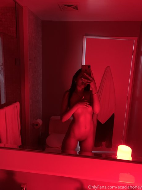 Nacktes geleaktes OnlyFans-Foto von Acacia Henley