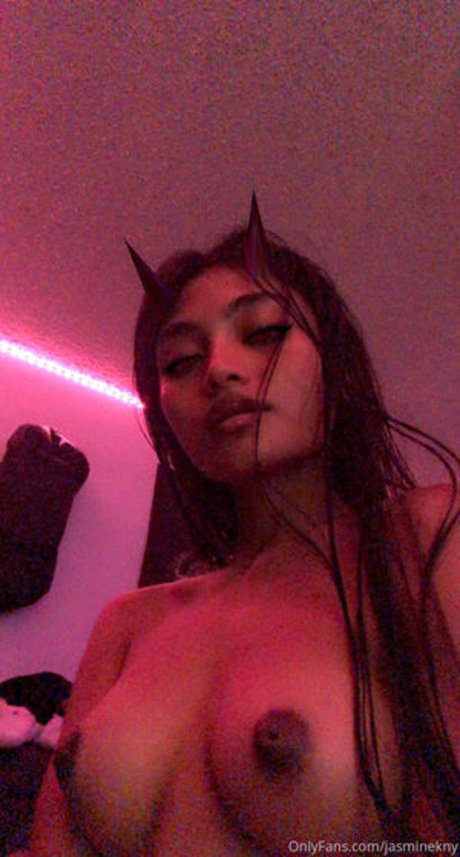 Nacktes geleaktes OnlyFans-Foto von Jasminekny