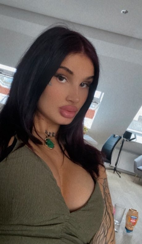 Nacktes geleaktes OnlyFans-Foto von Badgybaby