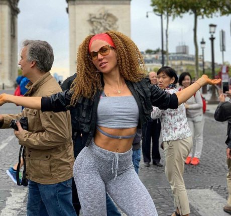 Nacktes geleaktes OnlyFans-Foto von Lina Akindele