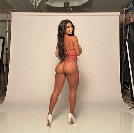 Nacktes geleaktes OnlyFans-Foto von Brunettebarbieve